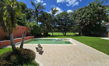 PRECIOSA RESIDENCIA EN EXCLUSIVA PRIVADA LA CEIBA FRENTE A CAMPO DE GOLF.