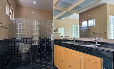 PRECIOSA RESIDENCIA EN EXCLUSIVA PRIVADA LA CEIBA FRENTE A CAMPO DE GOLF.