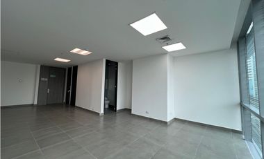 SE ARRIENDA OFICINA POBLADO