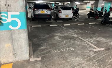 SE ARRIENDA OFICINA POBLADO