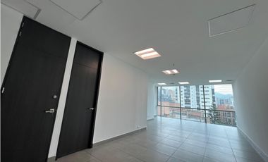 SE ARRIENDA OFICINA POBLADO