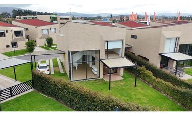 Arriendo Casa Palo de Agua Macarena club house Cota $ 6.000.000