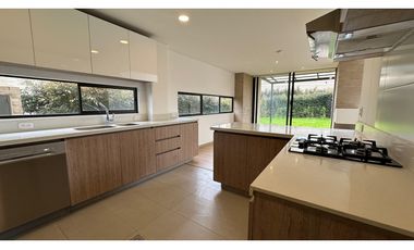 Arriendo Casa Palo de Agua Macarena club house Cota $ 6.000.000