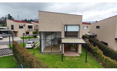 Arriendo Casa Palo de Agua Macarena club house Cota $ 6.000.000