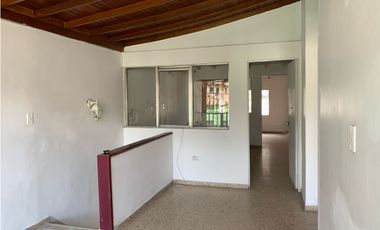 VENDO AMPLIA CASA + APARTAESTUDIO EN GUAYABA