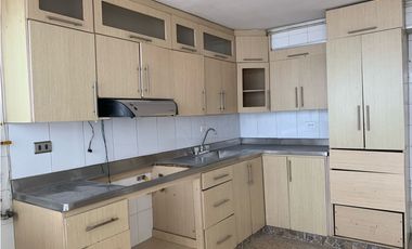 VENDO AMPLIA CASA + APARTAESTUDIO EN GUAYABA
