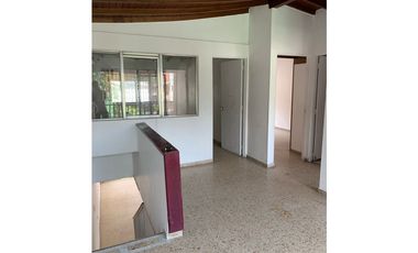 VENDO AMPLIA CASA + APARTAESTUDIO EN GUAYABA