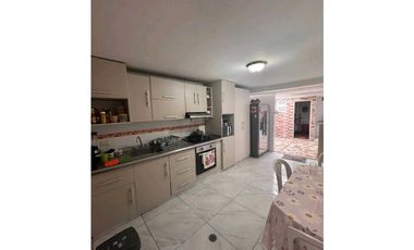 SE VENDE CASA BARRIO LOS CORTIJOS