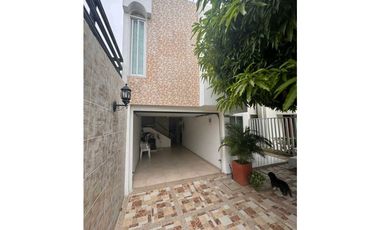SE VENDE CASA BARRIO LOS CORTIJOS