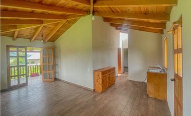 CASA EN RENTA CERCA DE COLEGIOS EN ACATITLAN, VALLE DE BRAVO