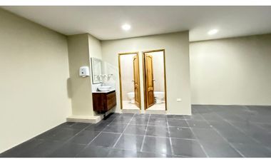 Centro de Guayaquil, Local Comercial en Renta, 114.21m2, 1 Ambiente
