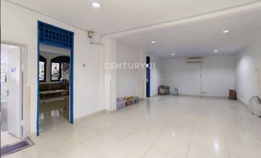 Dijual Ruang Usaha Lokasi Strategis Posisi Hook Bintaro Sektor 9