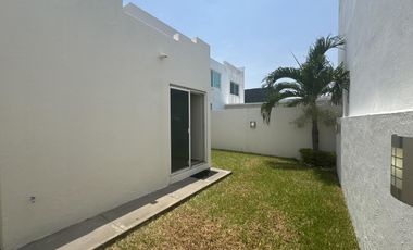 CASA EN VENTA EN BLVD PRINCIPAL EN PLAYAS DEL CONCHAL