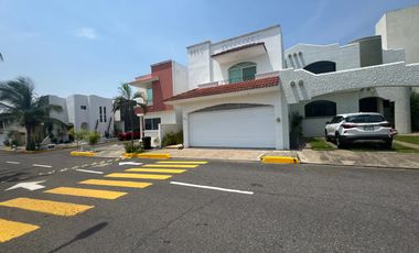 CASA EN VENTA EN BLVD PRINCIPAL EN PLAYAS DEL CONCHAL