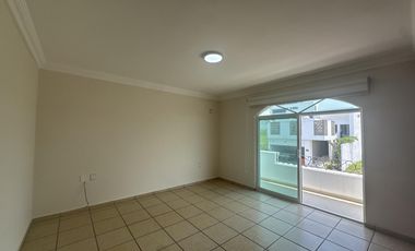 CASA EN VENTA EN BLVD PRINCIPAL EN PLAYAS DEL CONCHAL
