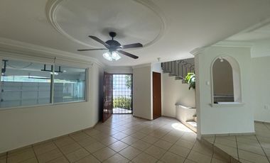 CASA EN VENTA EN BLVD PRINCIPAL EN PLAYAS DEL CONCHAL