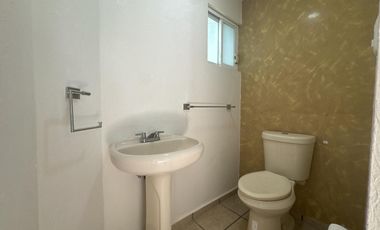 CASA EN VENTA EN BLVD PRINCIPAL EN PLAYAS DEL CONCHAL