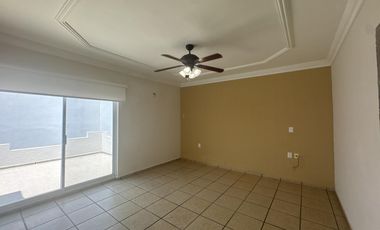CASA EN VENTA EN BLVD PRINCIPAL EN PLAYAS DEL CONCHAL