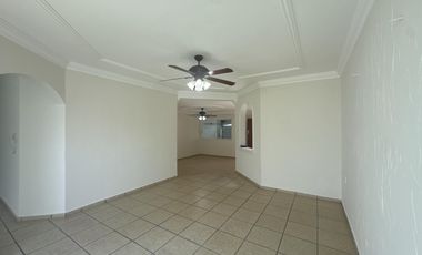 CASA EN VENTA EN BLVD PRINCIPAL EN PLAYAS DEL CONCHAL