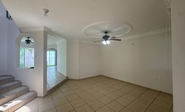 CASA EN VENTA EN BLVD PRINCIPAL EN PLAYAS DEL CONCHAL