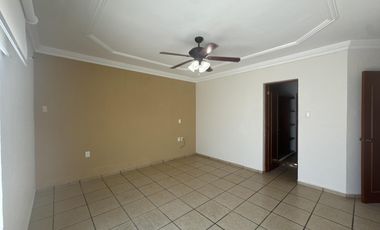 CASA EN VENTA EN BLVD PRINCIPAL EN PLAYAS DEL CONCHAL