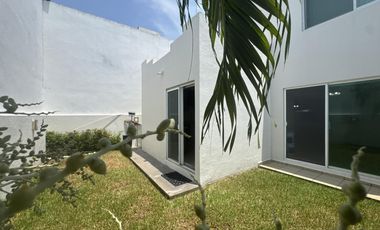CASA EN VENTA EN BLVD PRINCIPAL EN PLAYAS DEL CONCHAL