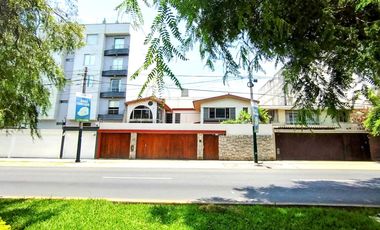 Casa a laVenta en Av. Higuereta Santiago de Surco