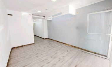 ALQUILER LOCAL EN PB A ORILLA DE CALLE EN OBARRIO CON VITRINA