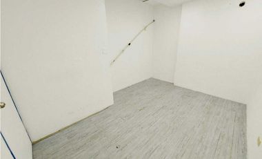 ALQUILER LOCAL EN PB A ORILLA DE CALLE EN OBARRIO CON VITRINA