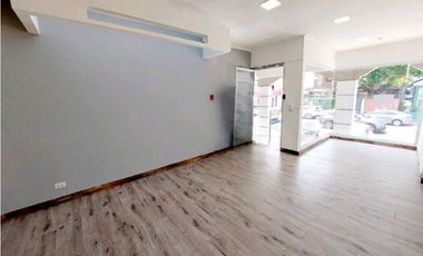 ALQUILER LOCAL EN PB A ORILLA DE CALLE EN OBARRIO CON VITRINA