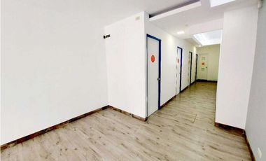 ALQUILER LOCAL EN PB A ORILLA DE CALLE EN OBARRIO CON VITRINA