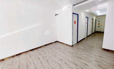 ALQUILER LOCAL EN PB A ORILLA DE CALLE EN OBARRIO CON VITRINA