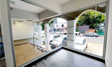 ALQUILER LOCAL EN PB A ORILLA DE CALLE EN OBARRIO CON VITRINA