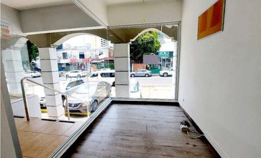 ALQUILER LOCAL EN PB A ORILLA DE CALLE EN OBARRIO CON VITRINA