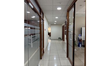 OFICINA / OBARRIO / TORRE GENERALLI / 360m2 / AMOBLADO / 9 PARKING