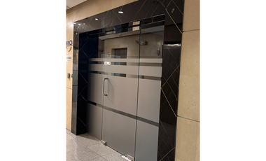 OFICINA / OBARRIO / TORRE GENERALLI / 360m2 / AMOBLADO / 9 PARKING