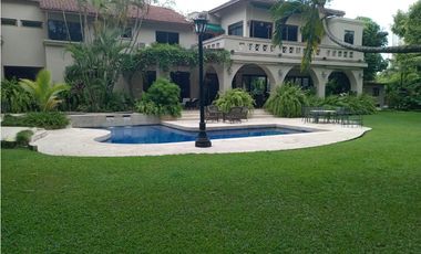 Venta y Alquiler de Casa en Altos del Golf