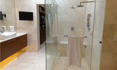 Venta y Alquiler de Casa en Altos del Golf