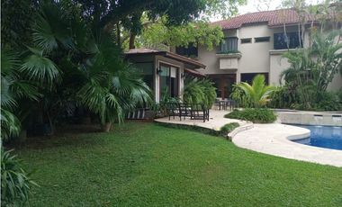 Venta y Alquiler de Casa en Altos del Golf