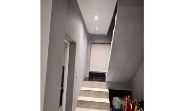 VENDO IMPRESIONANTE CASA A ESTRENAR C/ PISCINA EN POSADAS MNES