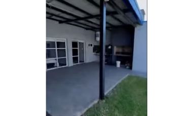 VENDO IMPRESIONANTE CASA A ESTRENAR C/ PISCINA EN POSADAS MNES