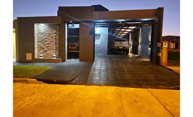 VENDO IMPRESIONANTE CASA A ESTRENAR C/ PISCINA EN POSADAS MNES