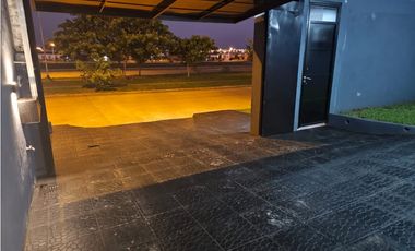 VENDO IMPRESIONANTE CASA A ESTRENAR C/ PISCINA EN POSADAS MNES