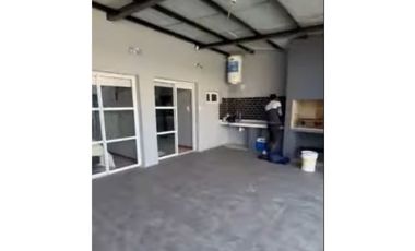 VENDO IMPRESIONANTE CASA A ESTRENAR C/ PISCINA EN POSADAS MNES