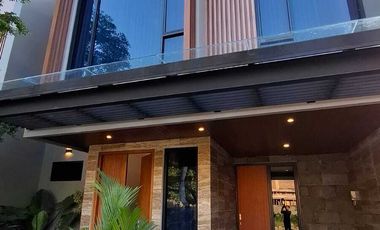 Rumah Mewah Modern Kontemporer 2 Lantai Belakang Ambarukmo Plaza Dekat UGM