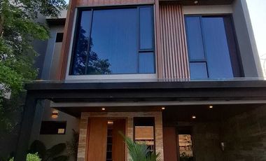 Rumah Mewah Modern Kontemporer 2 Lantai Belakang Ambarukmo Plaza Dekat UGM