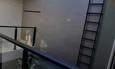 Rumah Mewah Modern Kontemporer 2 Lantai Belakang Ambarukmo Plaza Dekat UGM