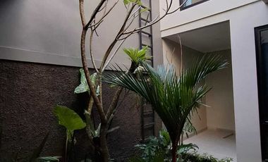 Rumah Mewah Modern Kontemporer 2 Lantai Belakang Ambarukmo Plaza Dekat UGM