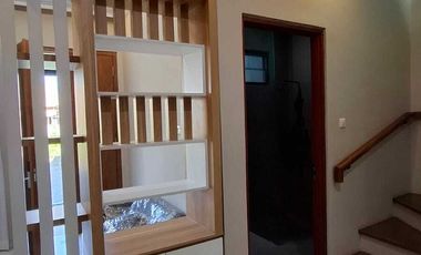 Rumah Mewah Modern Kontemporer 2 Lantai Belakang Ambarukmo Plaza Dekat UGM