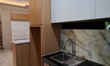 Rumah Mewah Modern Kontemporer 2 Lantai Belakang Ambarukmo Plaza Dekat UGM